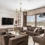 Luxury Heated Pool, 6 Persons, Jacuzzi, Sea View