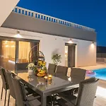 Luxury Heated Pool, 6 Persons, Jacuzzi, Sea View Villa Zaglavice