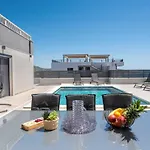 Luxury Heated Pool, 6 Persons, Jacuzzi, Sea View Villa *