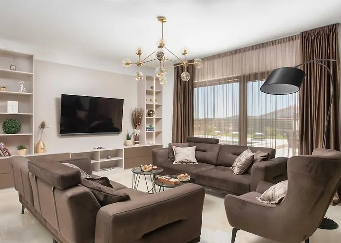 Luxury Heated Pool, 6 Persons, Jacuzzi, Sea View