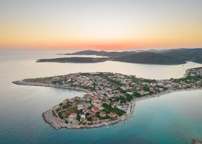 别墅 Luxury Heated Pool, 6 Persons, Jacuzzi, Sea View Zaglavice