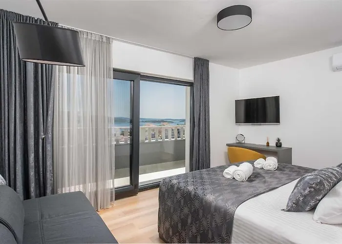 Luxury Heated Pool, 6 Persons, Jacuzzi, Sea View 别墅 *