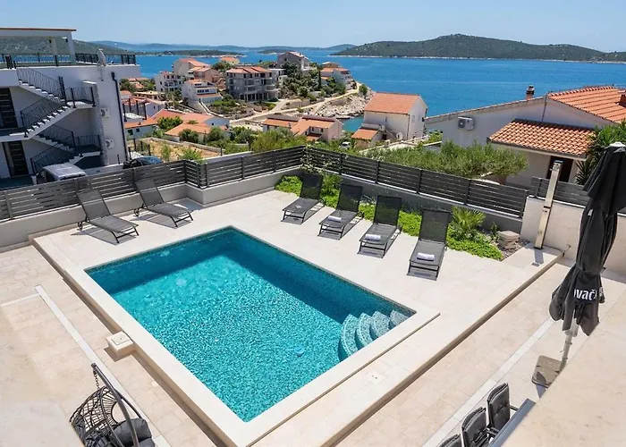 Luxury Heated Pool, 6 Persons, Jacuzzi, Sea View 别墅 *