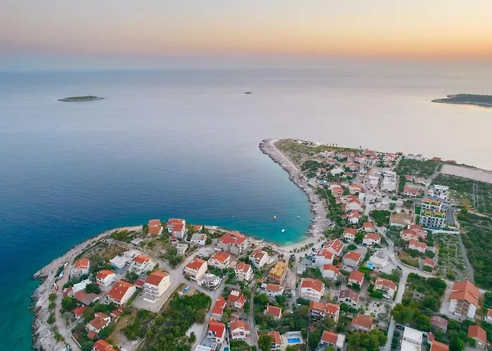 Luxury Heated Pool, 6 Persons, Jacuzzi, Sea View