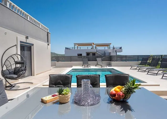 Luxury Heated Pool, 6 Persons, Jacuzzi, Sea View 别墅 *