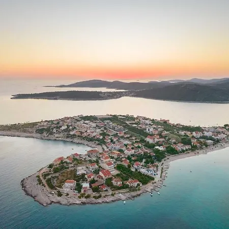 וילה Luxury Heated Pool, 6 Persons, Jacuzzi, Sea View Zaglavice