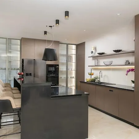 Luxury Heated Pool, 6 Persons, Jacuzzi, Sea View וילה