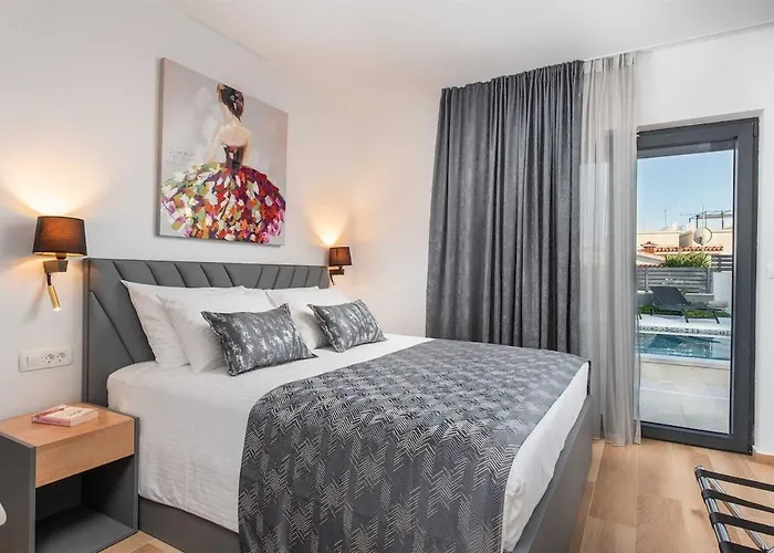 Villa Luxury Heated Pool, 6 Persons, Jacuzzi, Sea View Zaglavice