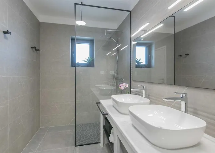 Villa Luxury Heated Pool, 6 Persons, Jacuzzi, Sea View Zaglavice